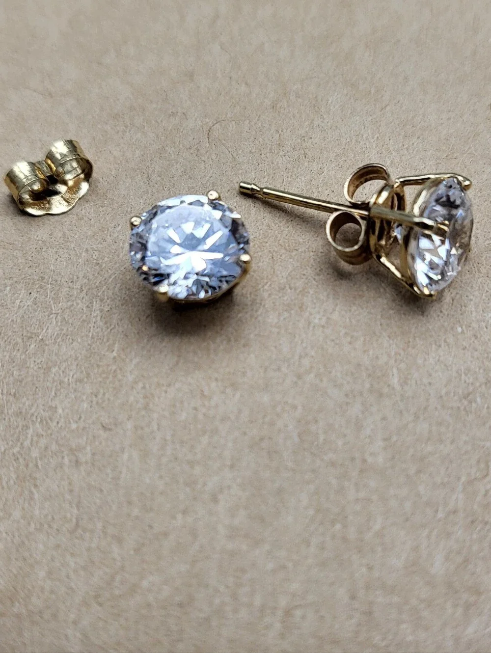 14K Gold Classic Stud Earrings w/ Round Brilliant CZ Crystal Vintage Timeless